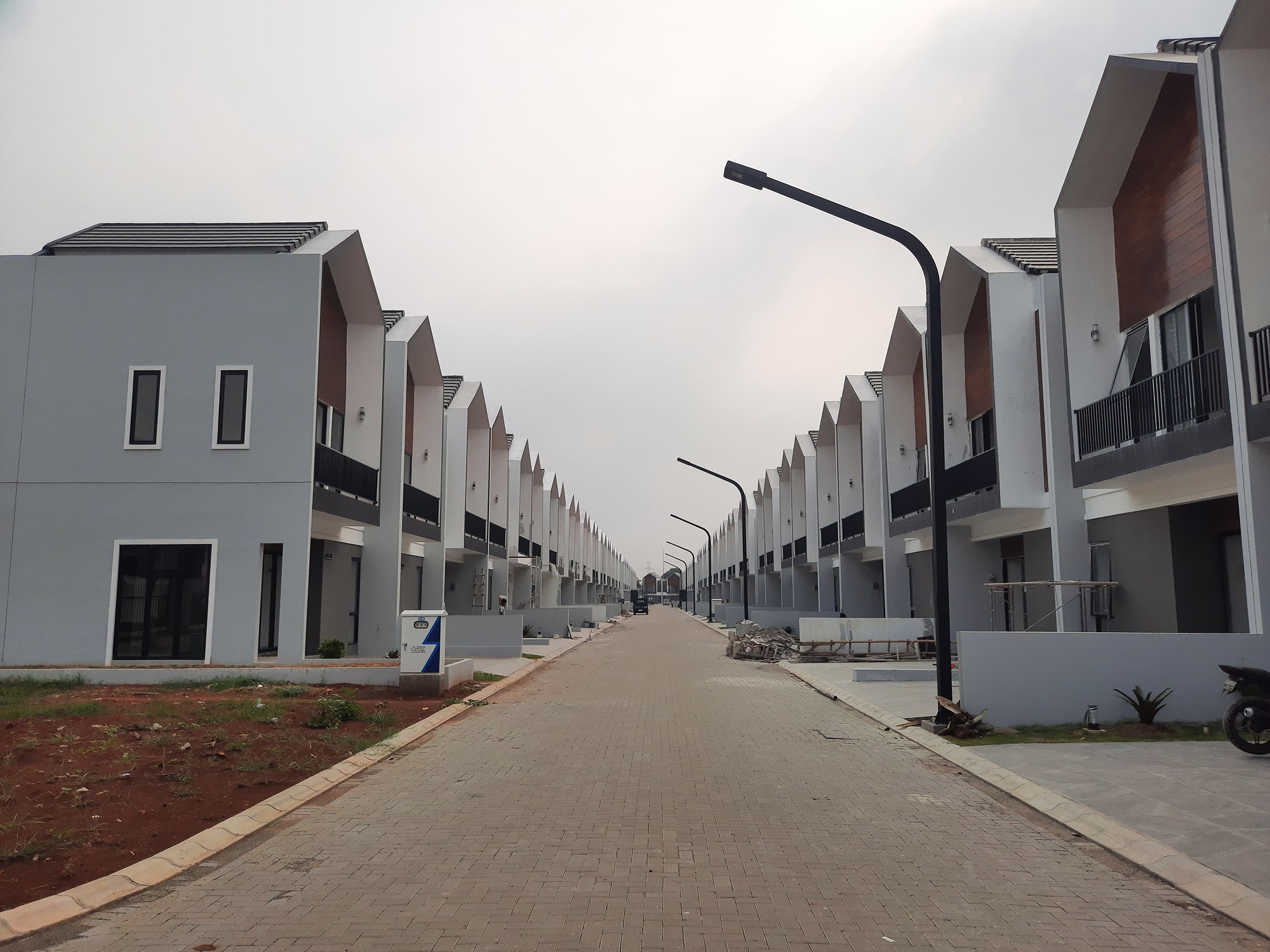 Tampilan Jalan dan Rumah Cluster Timah